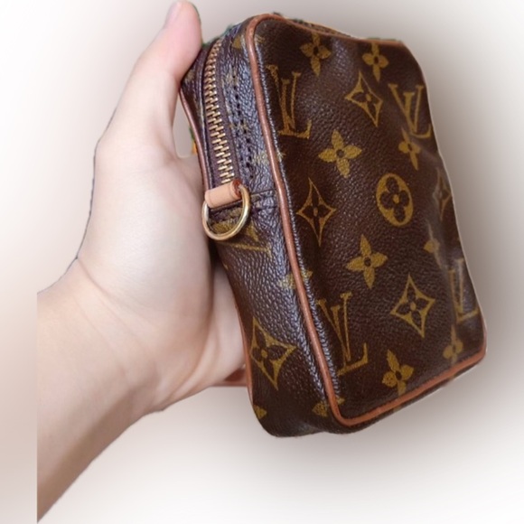 Sale $222 !! 
Authentic Rare!! Louise Vuitton Danube Mini Monogram. 834 - Picture 3 of 14
